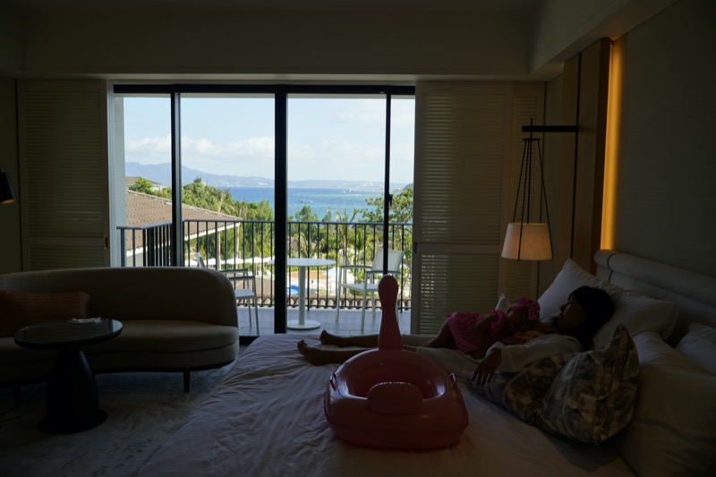 ハレクラニ沖縄バスルームから外